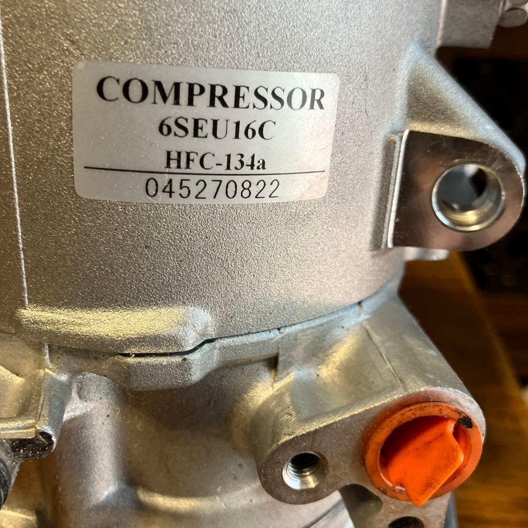 20アルファード　ACコンプレッサー