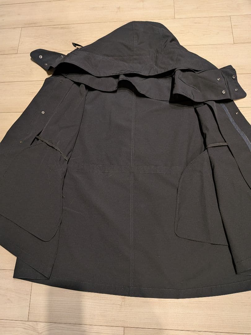 フード付き ブラック ベスト