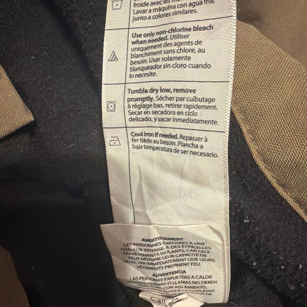 Carhartt ブラウンジャケット フード付き