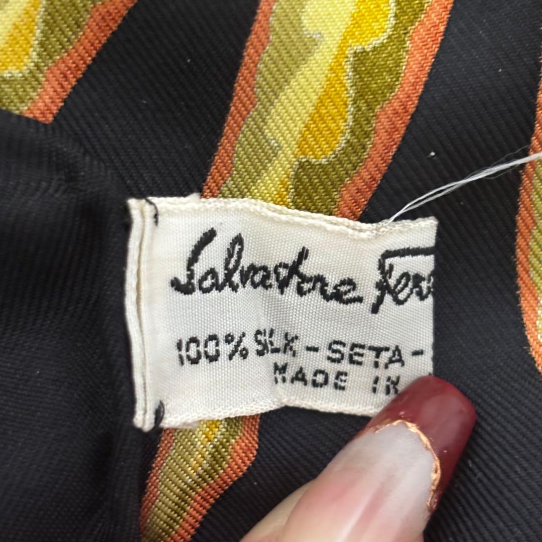 Salvatore Ferragamo スカーフ ライオン 大判 シルク100%