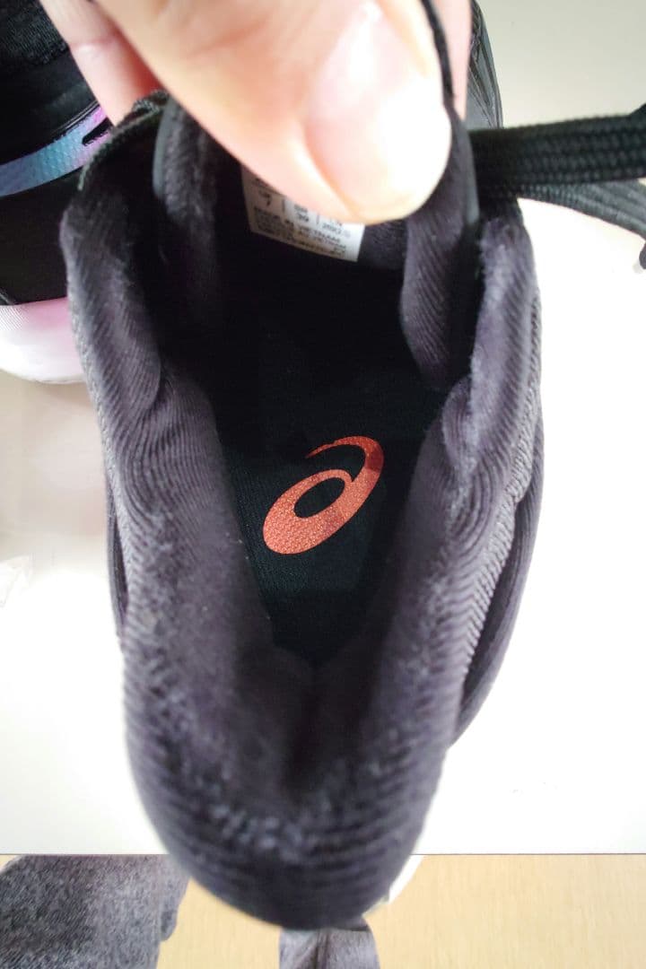 着用2回☆アシックス アンプレアルス ロー バスケットボールシューズ26cm 黒