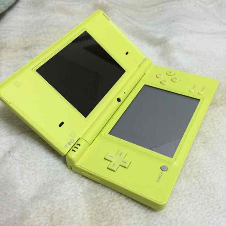 任天堂DSiとポケットモンスターホワイト付き