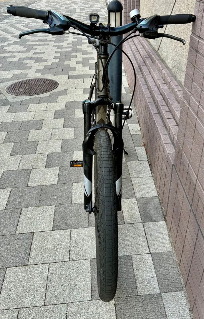 GIANT. STRATAマウンテンバイク　18 24段東京　自転車
