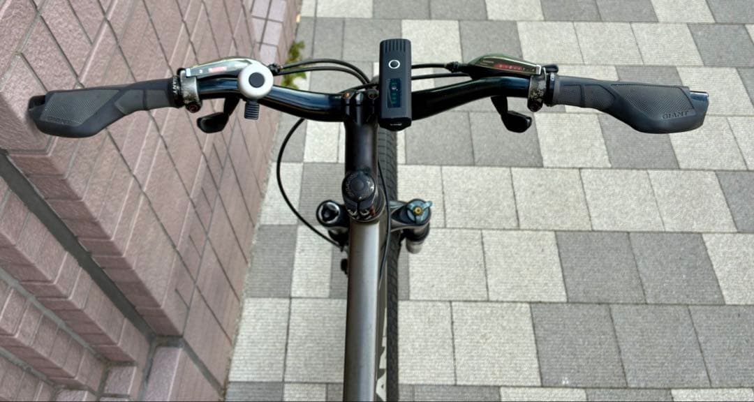 GIANT. STRATAマウンテンバイク　18 24段東京　自転車