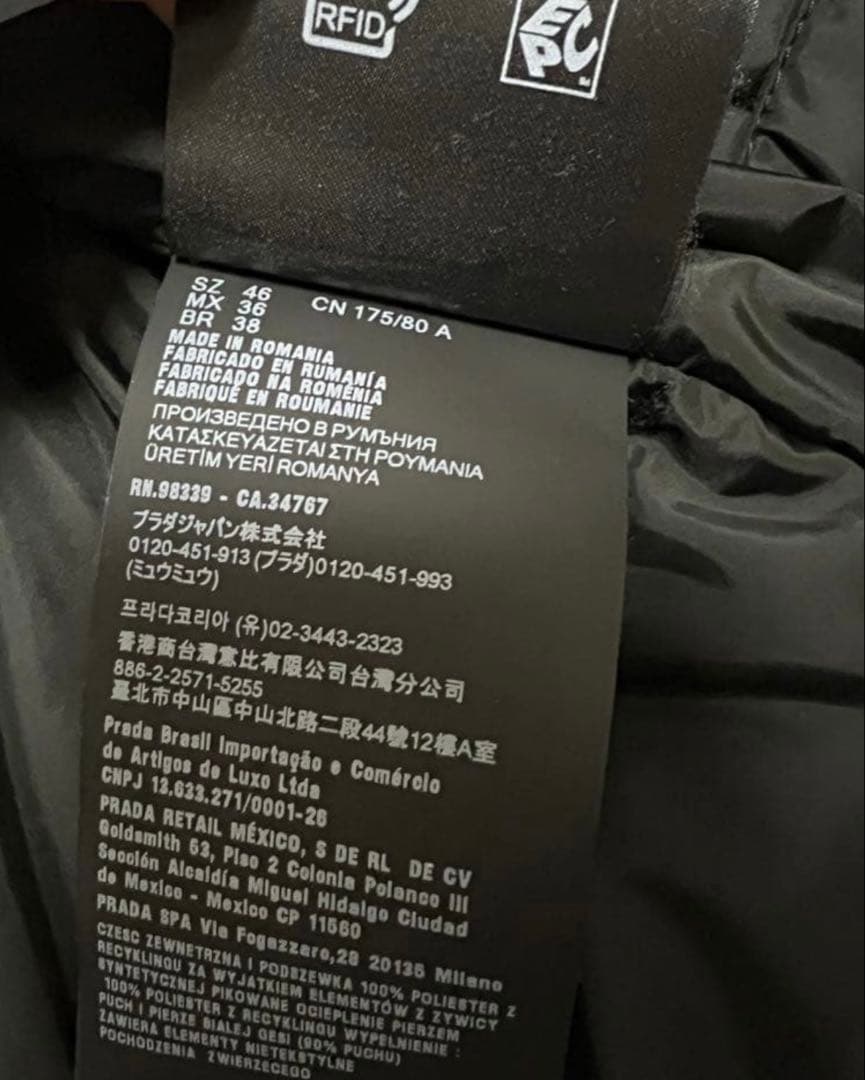 PRADA ブラック ダウンベスト