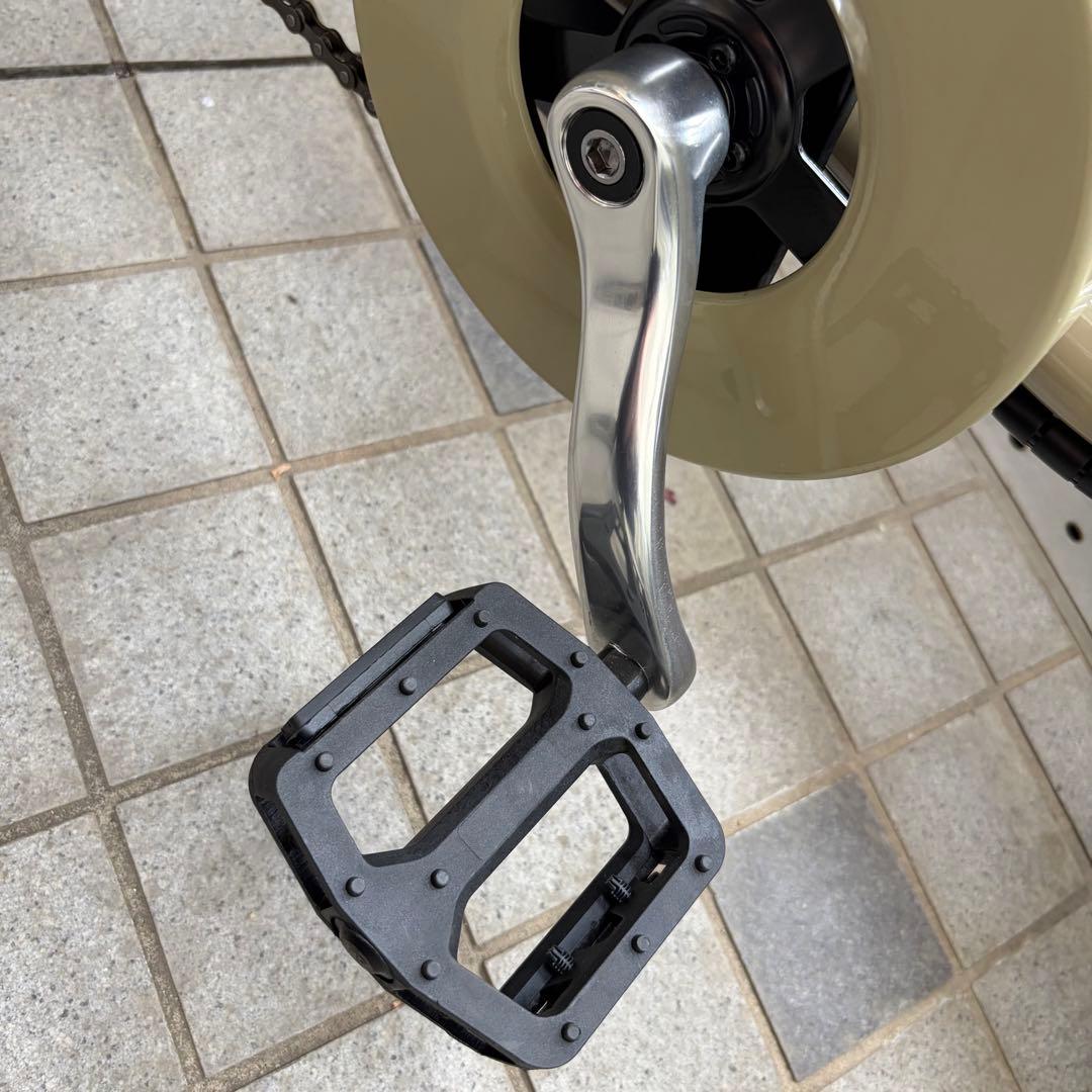 未使用　試乗のみ　ノーパンクタイヤ　電動 アシスト 三輪自転車　ベージュ