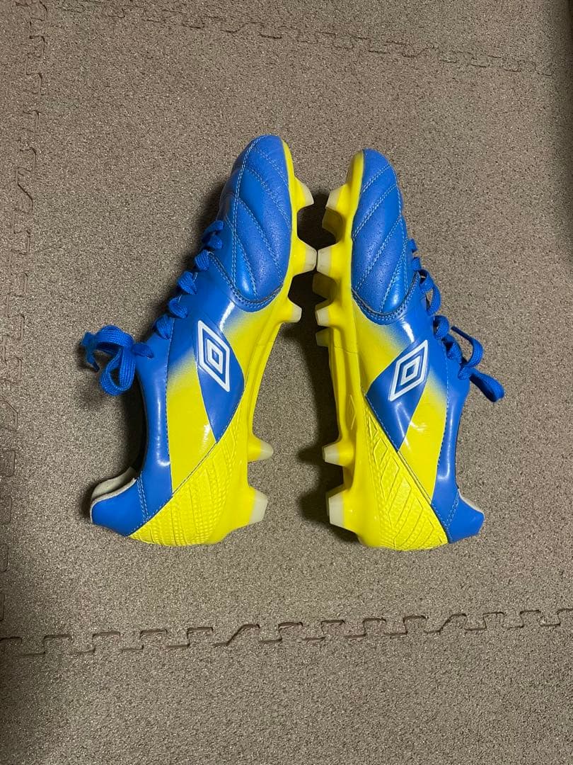 umbro ACCERDOR サッカーシューズ スパイク 青/黄　アンブロ