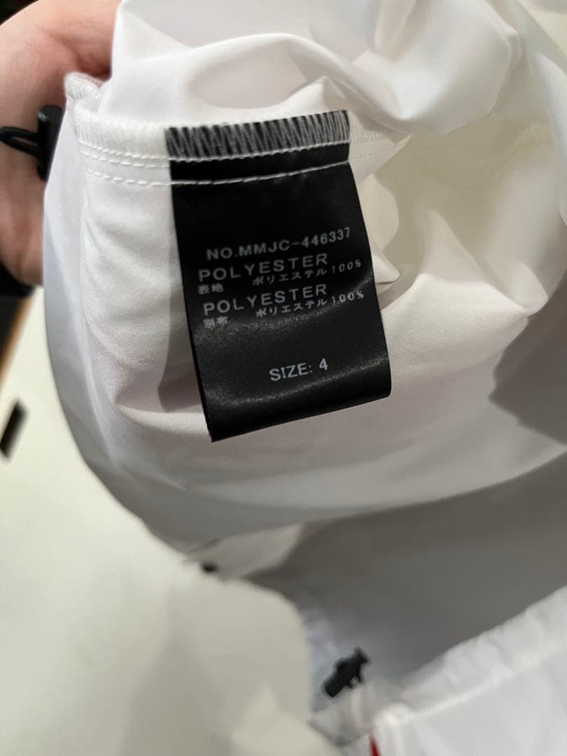 ムータ　フード付きジャケット サイズ4