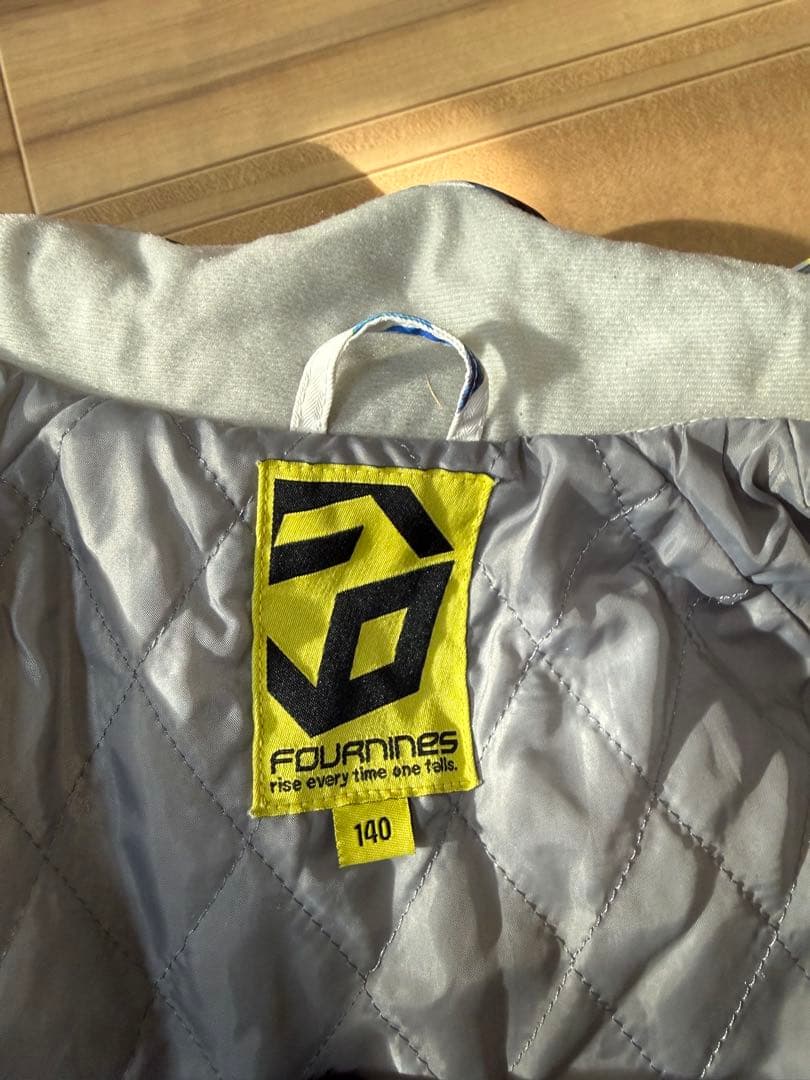 【値下げ】子供用スノーウエア、サイズ140 上下セット