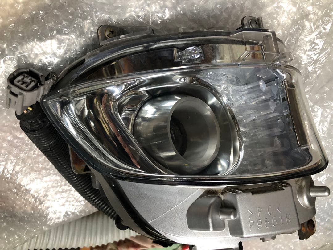 【希少】LS460中期OPデイライト付きHIDフォグランプ本体