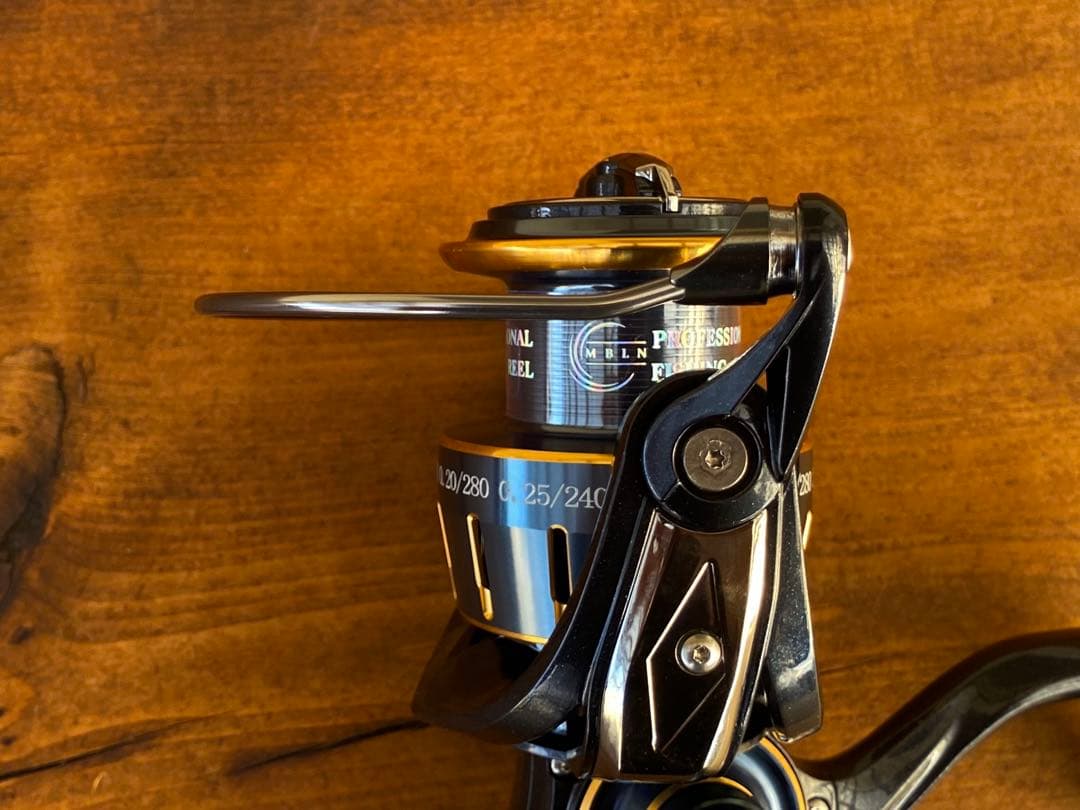 スピニングリール　5000番　ショアジギング　ねじ込み式パワーハンドル　サーフ