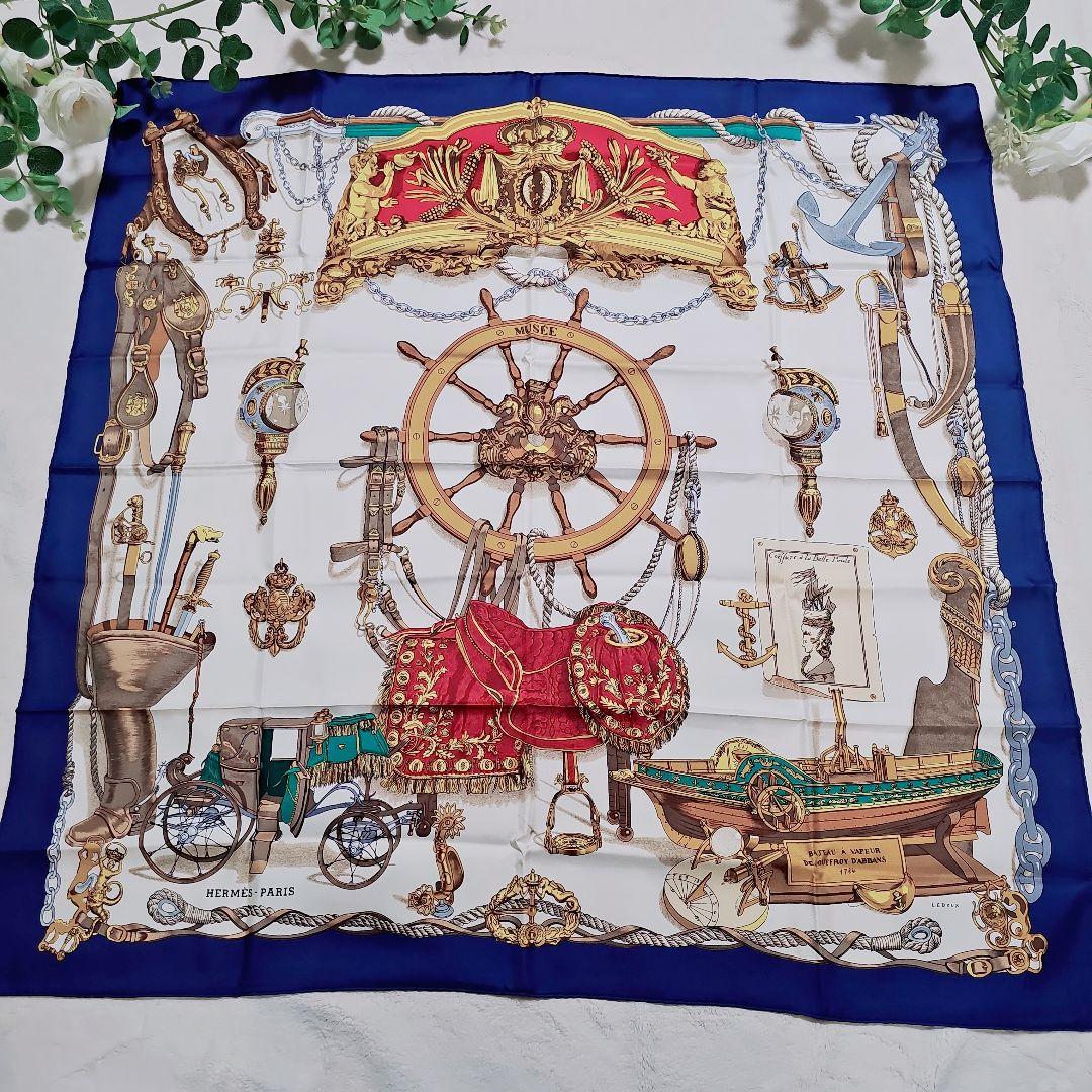 未使用美品✨HERMES　MUSEE　 博物館　美術館 大判シルクスカーフ　袋付
