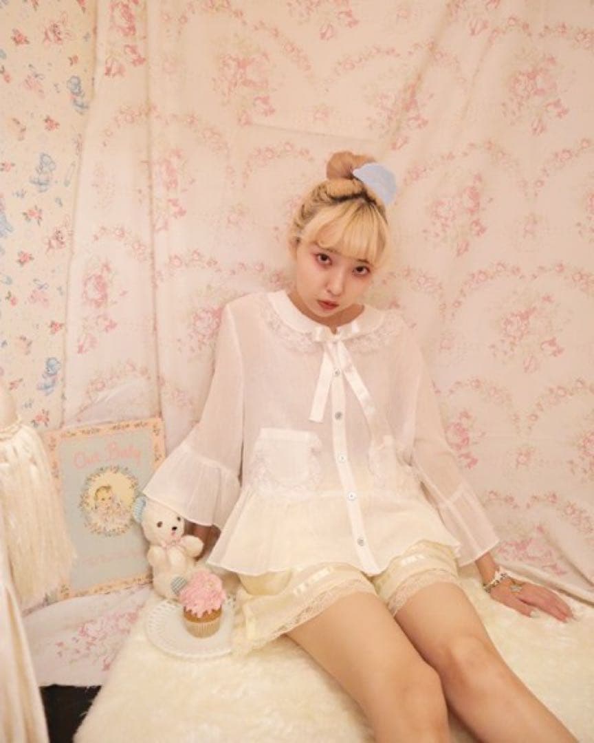 Katie ASHBURY ブラウスジャケット　ホワイト　フリーサイズ