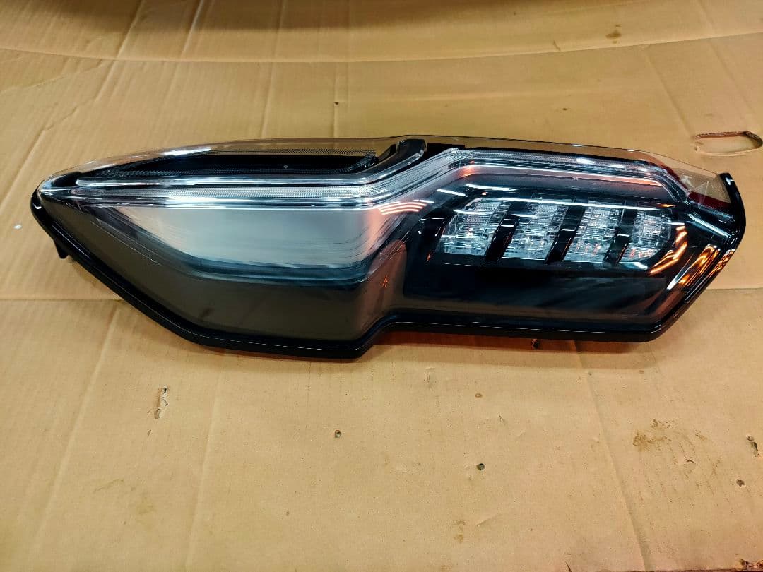 平成31年式 JF4 NBOX 左テールランプ