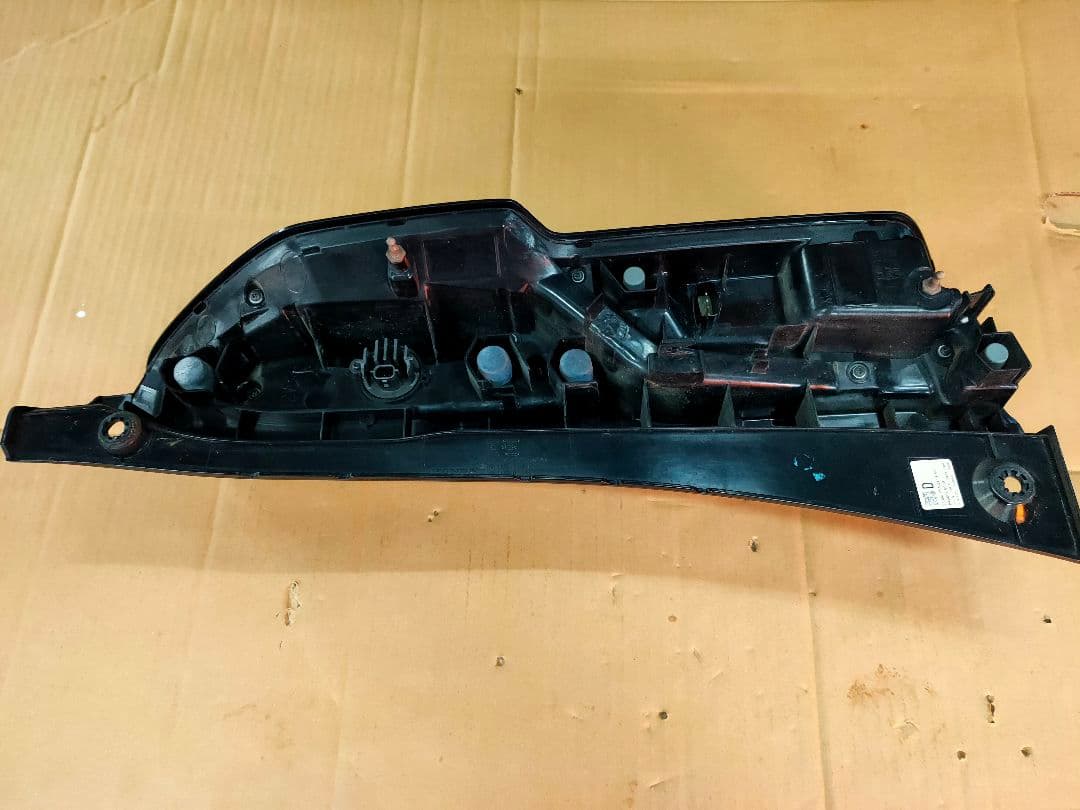 平成31年式 JF4 NBOX 左テールランプ