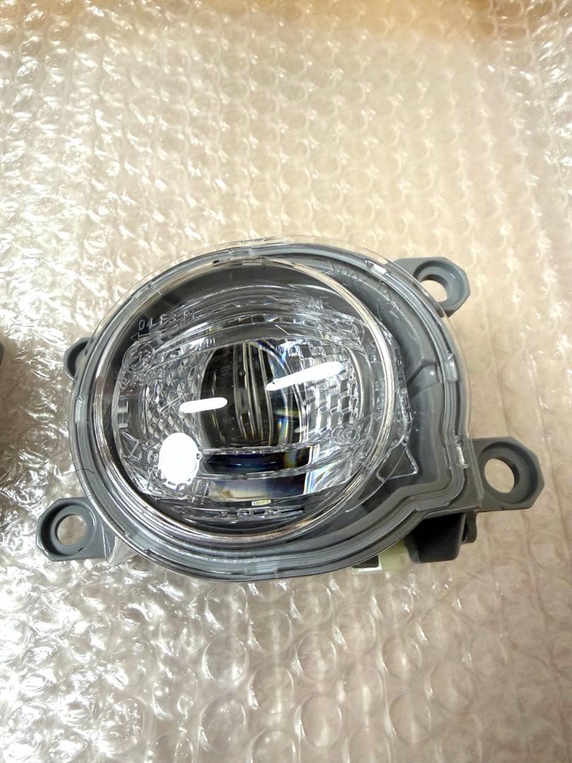 【新車外し】トヨタ純正LEDフォグランプ左右12-611 NO.2
