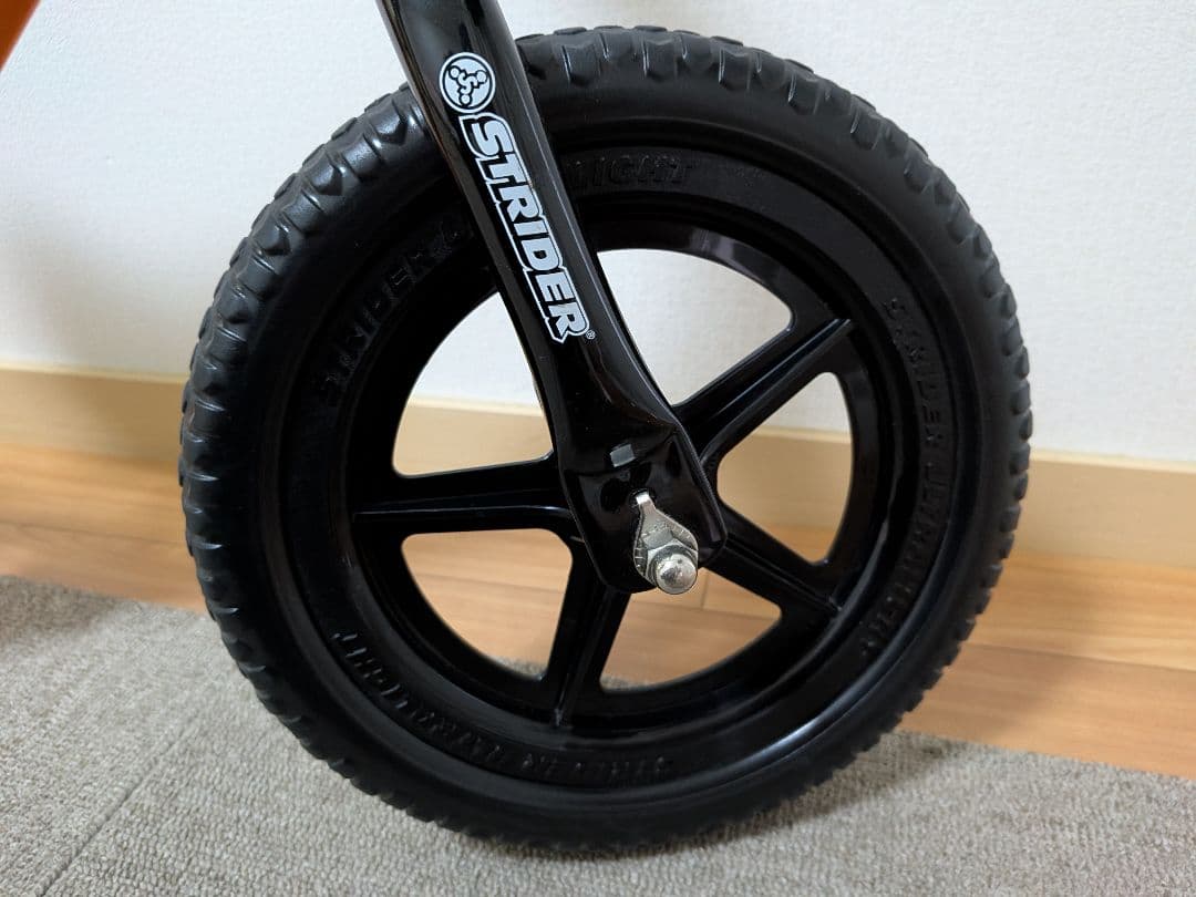 【美品】ストライダー スポーツ 12インチ オレンジ　プロテクター　ヘルメット付