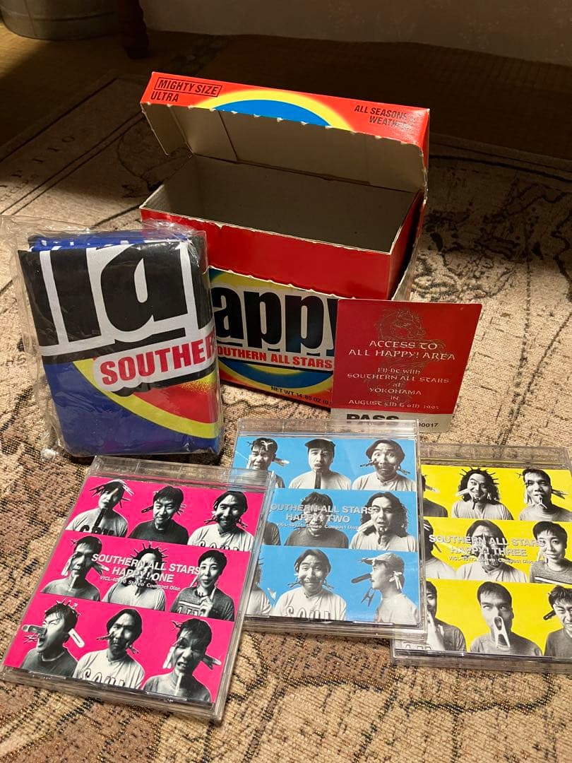 サザンオールスターズ　happy （未開封の法被付き）