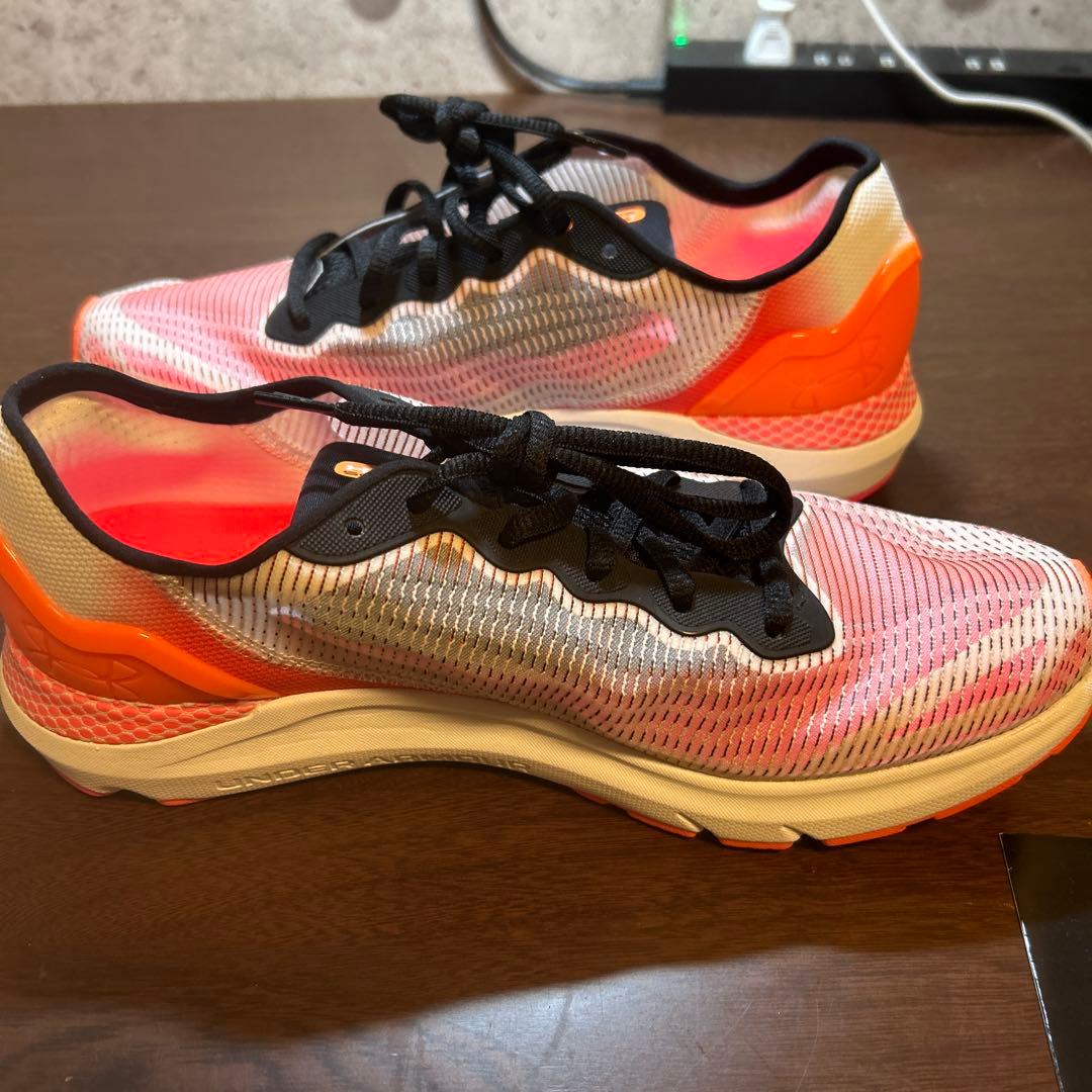 アンダーアーマー UNDER ARMOUR ランニングシューズ 新品未使用