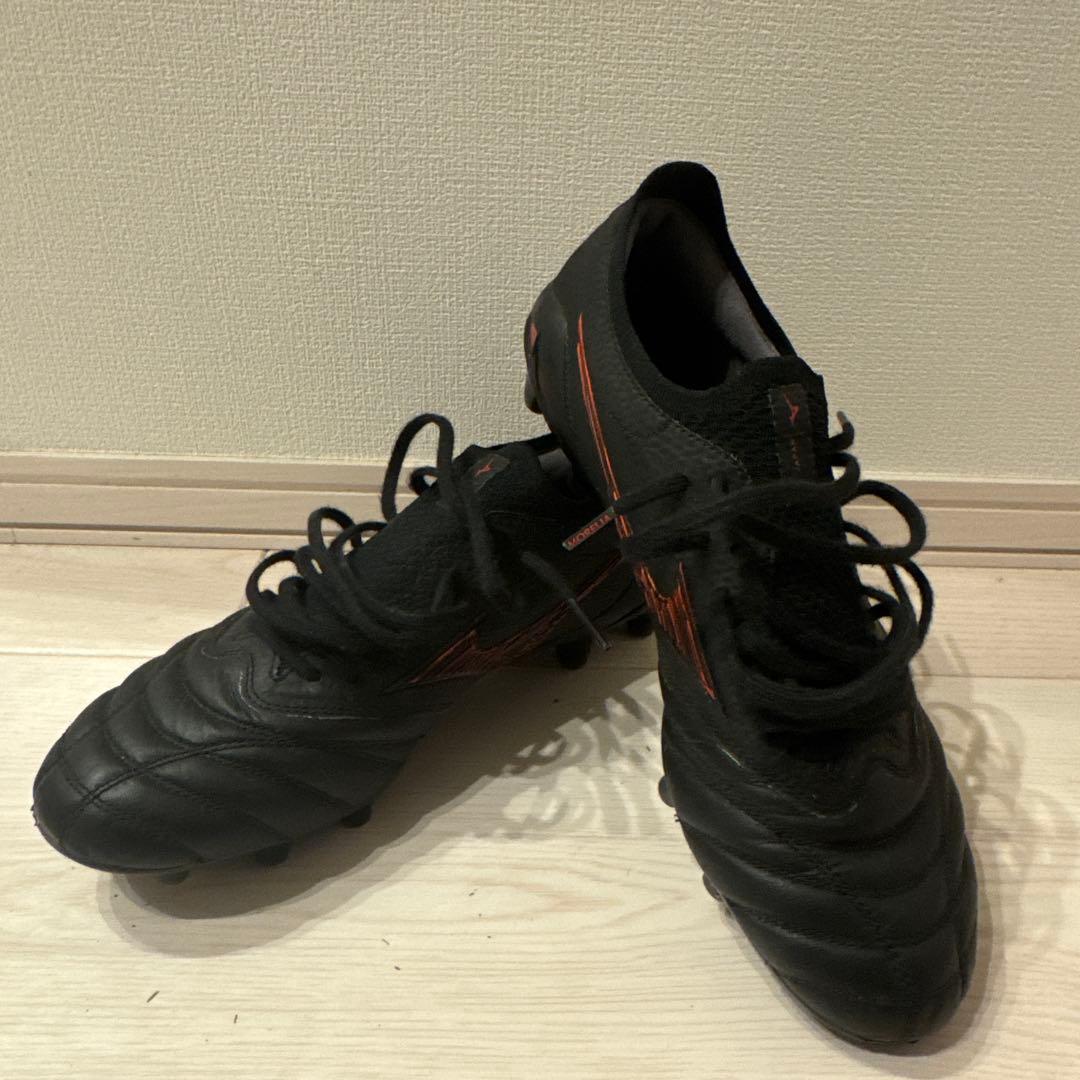 Mizuno Morelia NeoIV ブラック×ルビーレッド