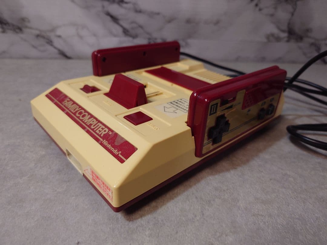 セール中！Nintendo ファミコン本体　アルカノイド2コントローラー