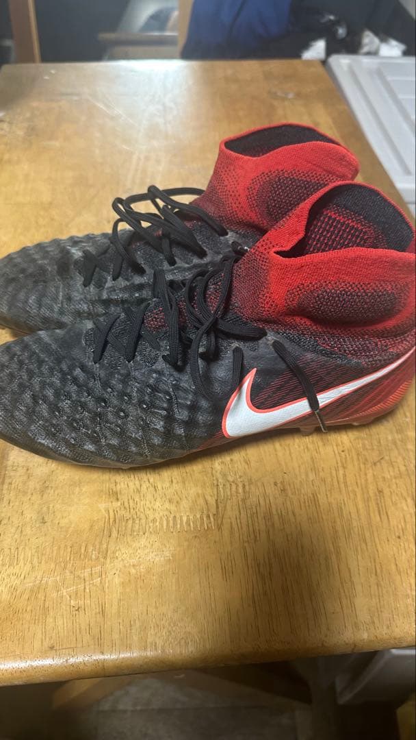 Nike フットボールシューズ 黒/赤 ハイカット