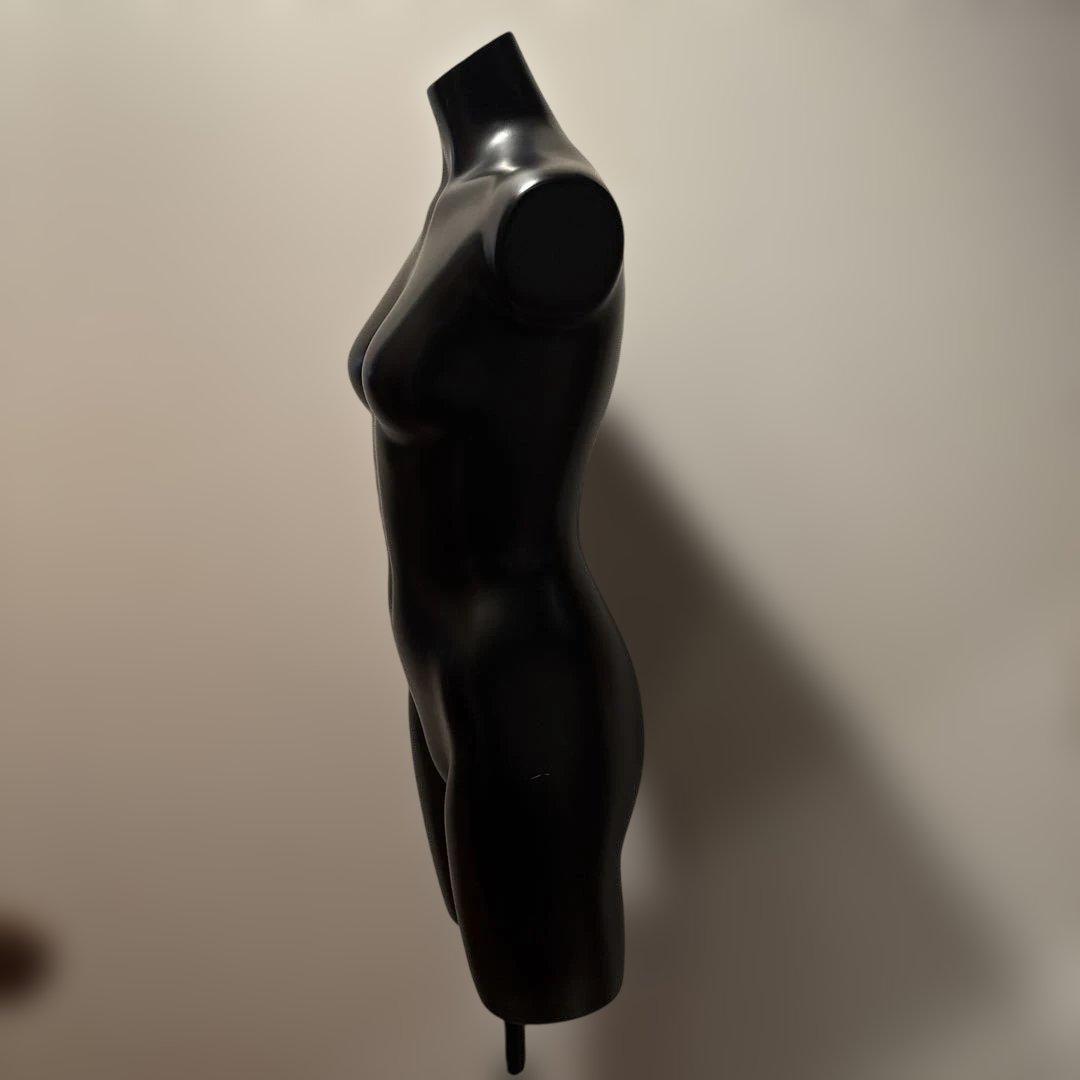 黒の女性用　美品マネキン・トルソー