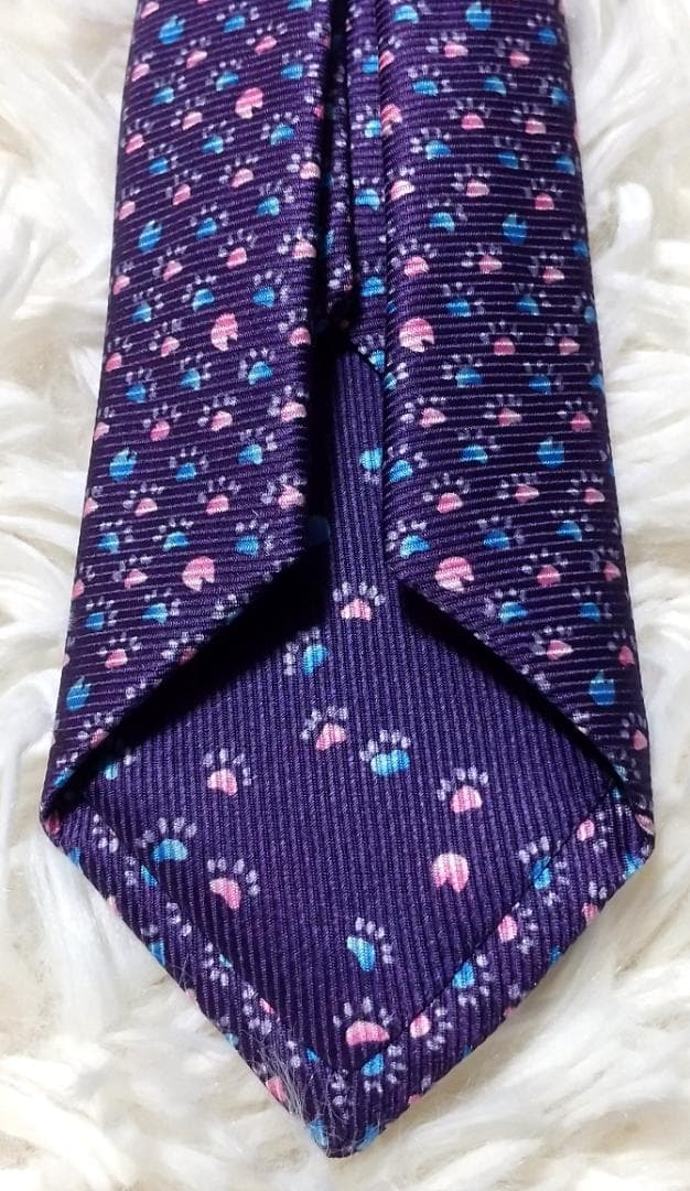 ★BVLGARI★　ネクタイ　シルク100％　パープル系　足跡柄