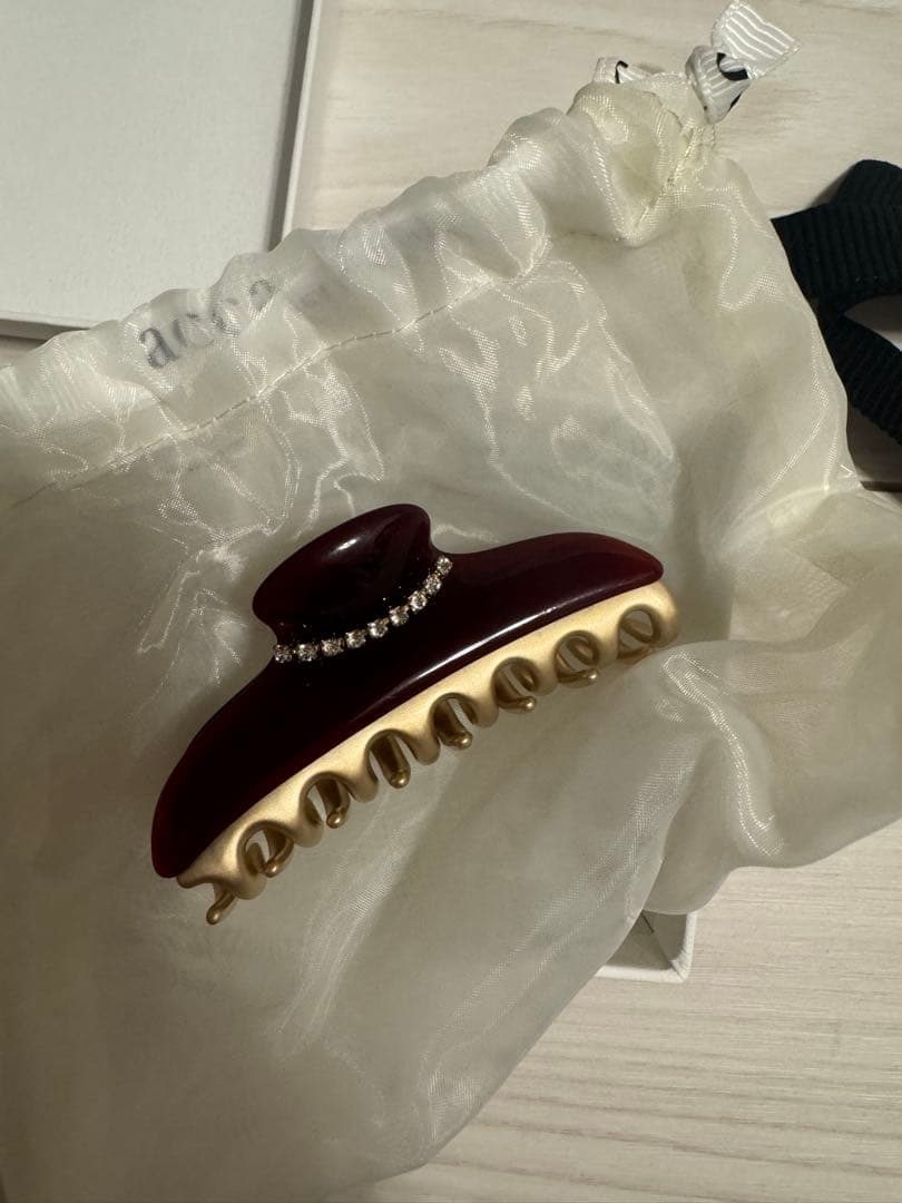 acca バーガンディ ヘアクリップ