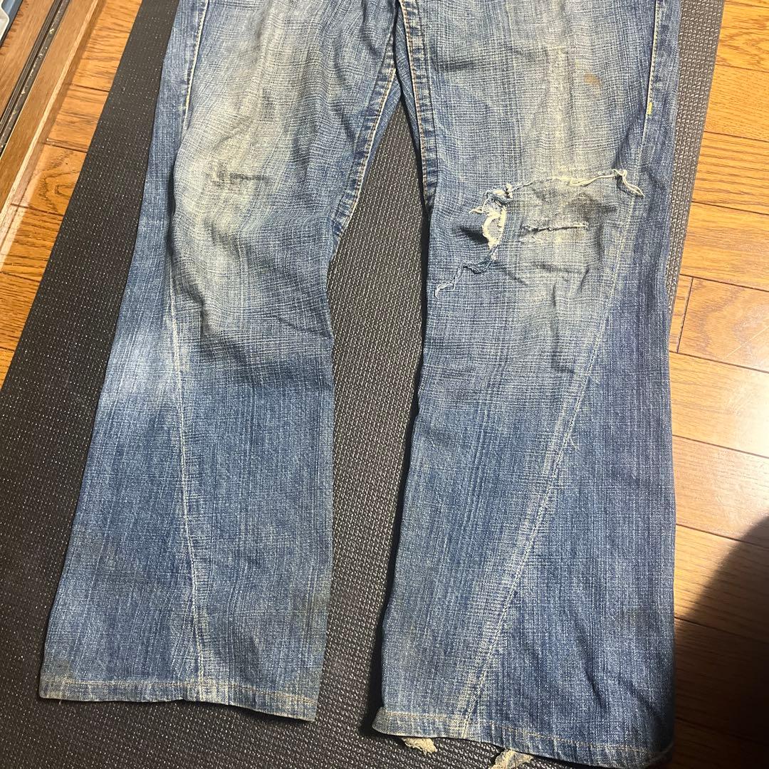 TRUE RELIGION ダメージ加工デニム