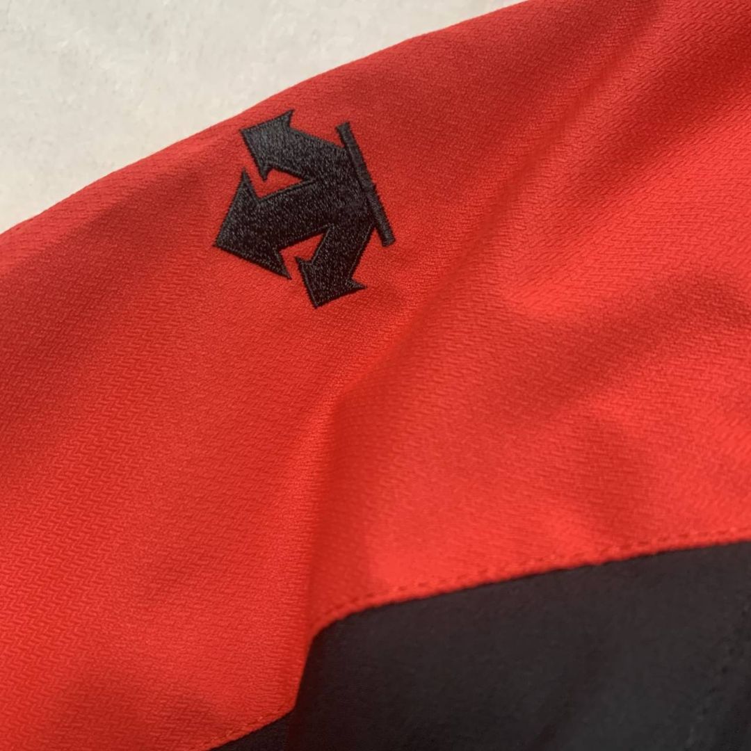 ほぼ未使用 デサント 子ども スノーウェア 赤 黒 100 防水