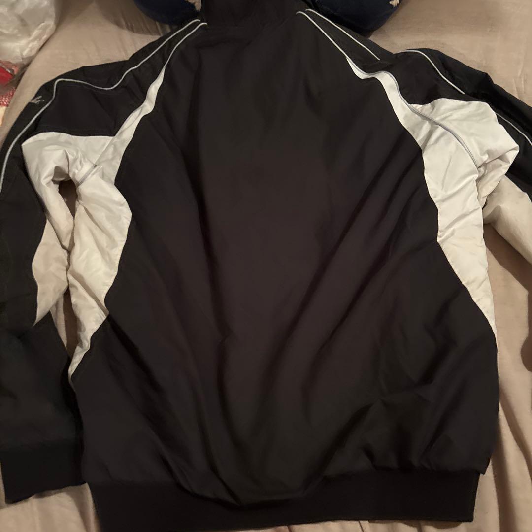 スポーツジャケット 黒と白