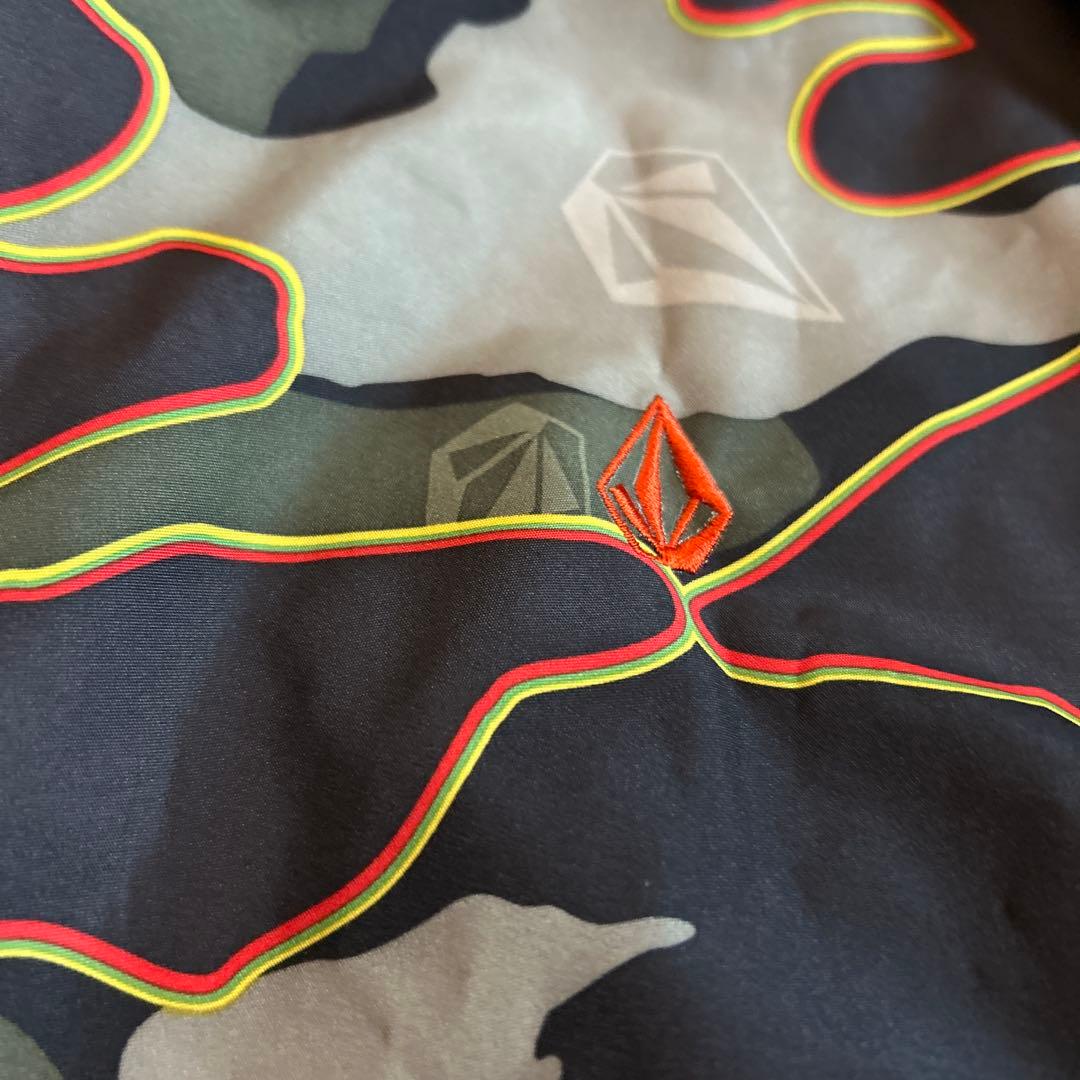 値下げ❗️Volcom 迷彩 スノーボードジャケットL