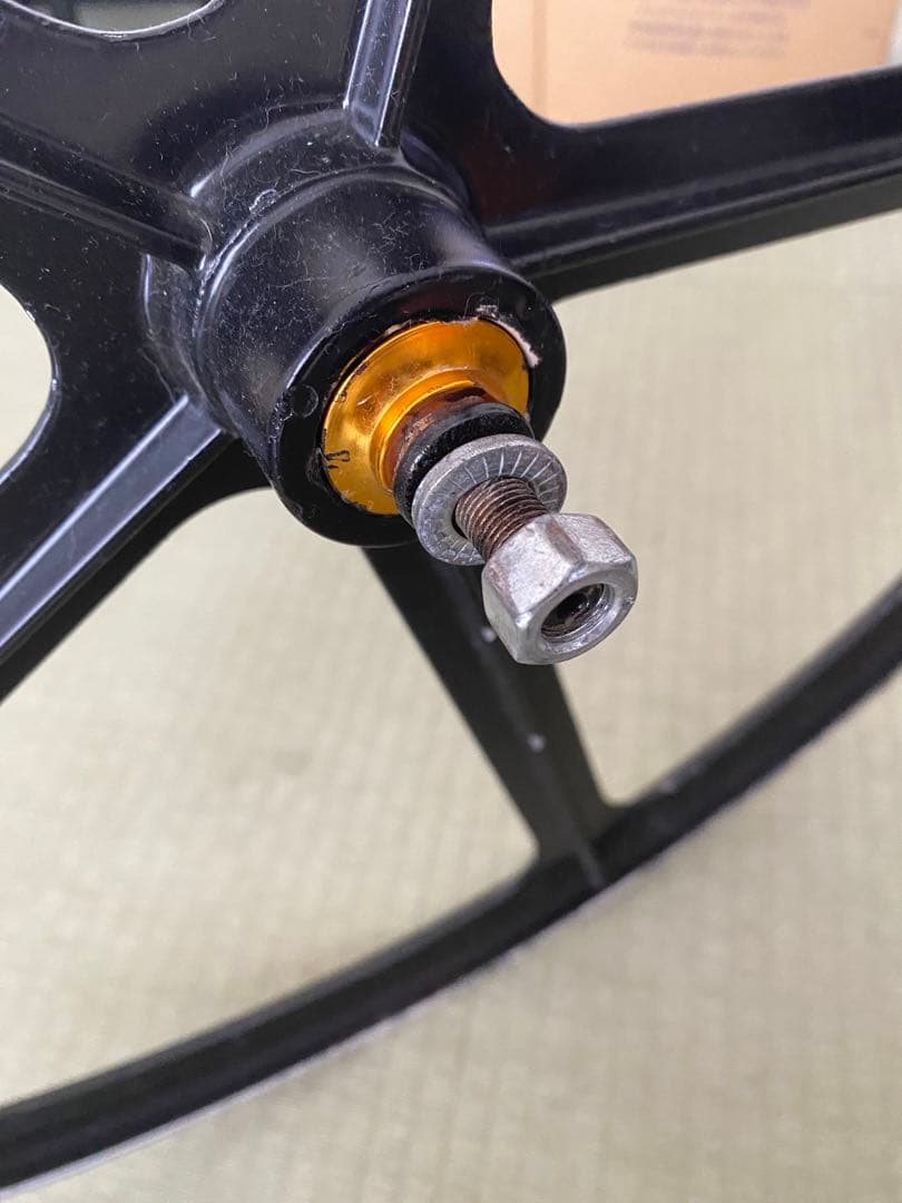 700c マグネシウム　バトンホイール　フロントのみ