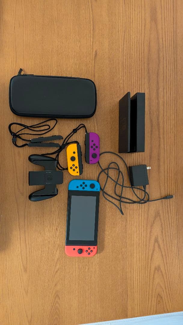 Nintendo Switch 本体 と Joycom紫・黄