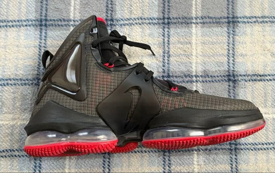 ナイキ レブロン19 (Bred) サイズ29cm