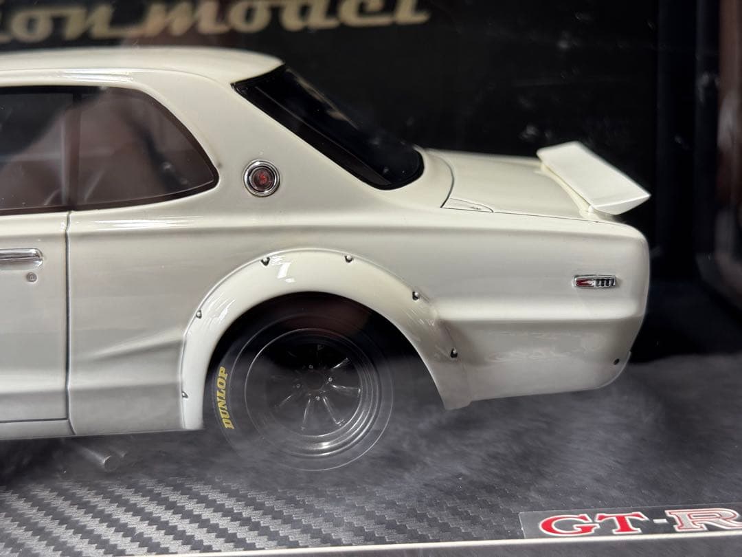 SKYLINE 2000 GT-R (KPGC10 ) ホワイト 1/18