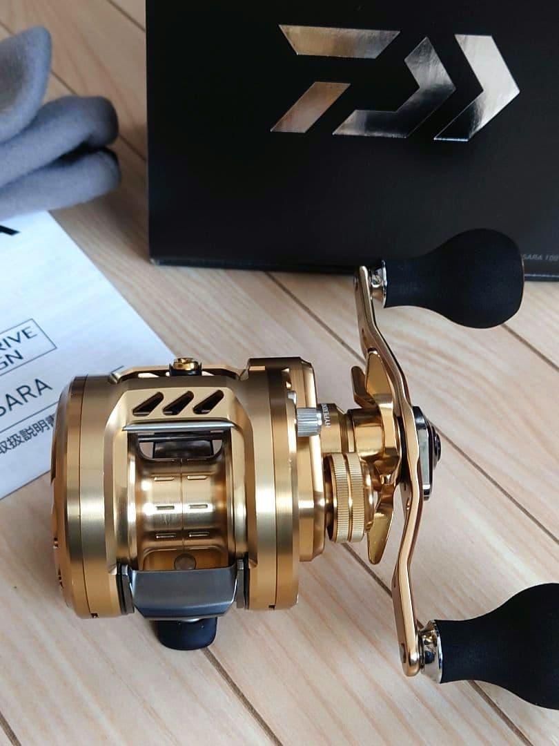 ダイワ　バサラ100　右巻き　ベイトリール