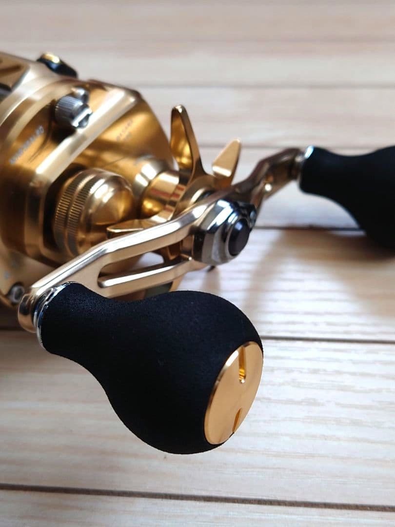 ダイワ　バサラ100　右巻き　ベイトリール