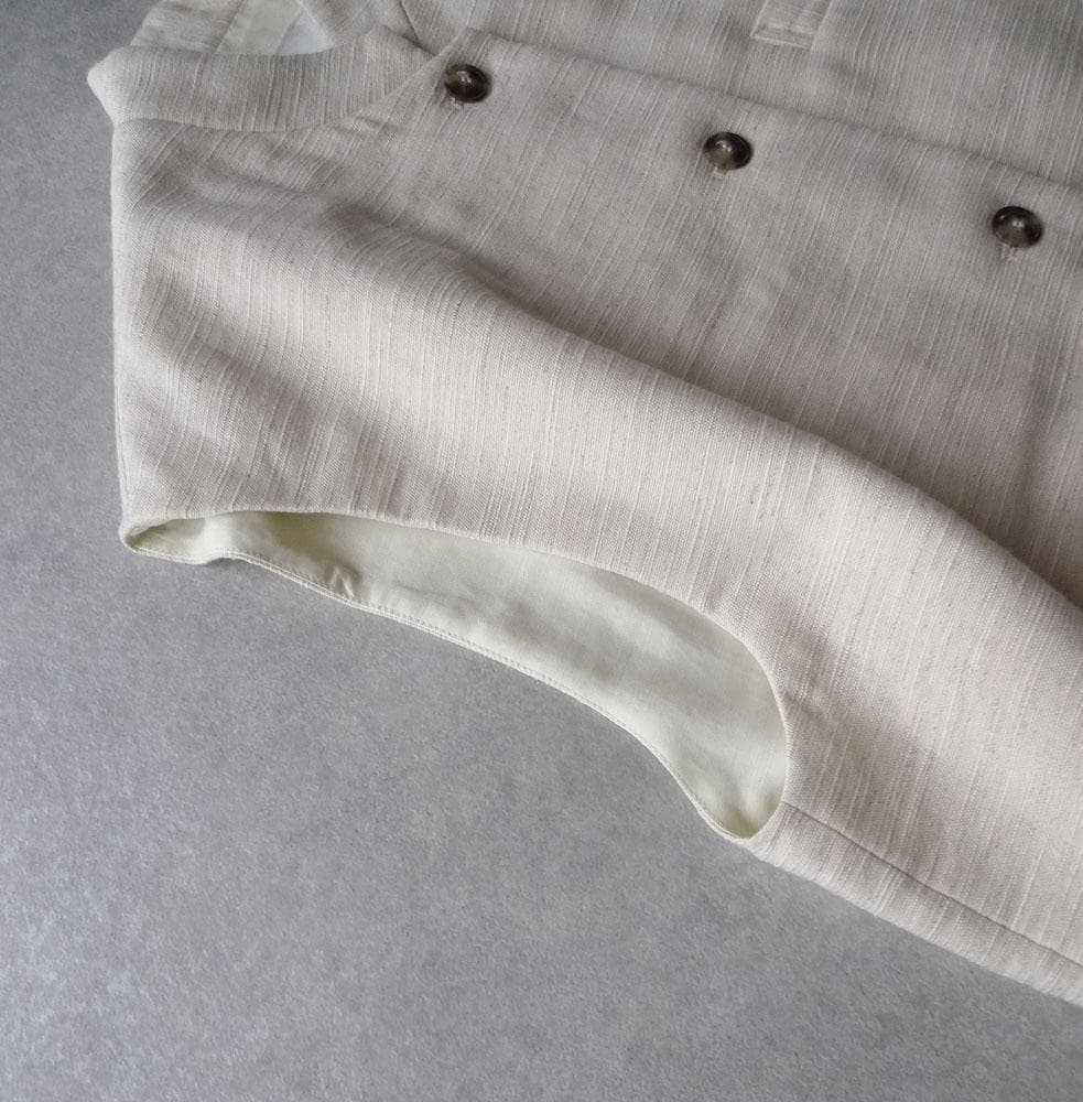 美品 CLANE 3,5万円 スタンドカラーのベスト ジレ リネン混 クラネ