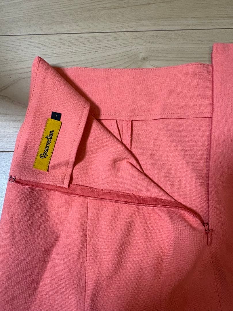 レザレクション　スカート