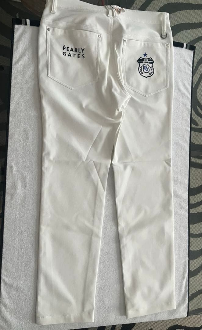 パーリーゲイツ　白　ロゴ入り　サイズ4 後ろポケット