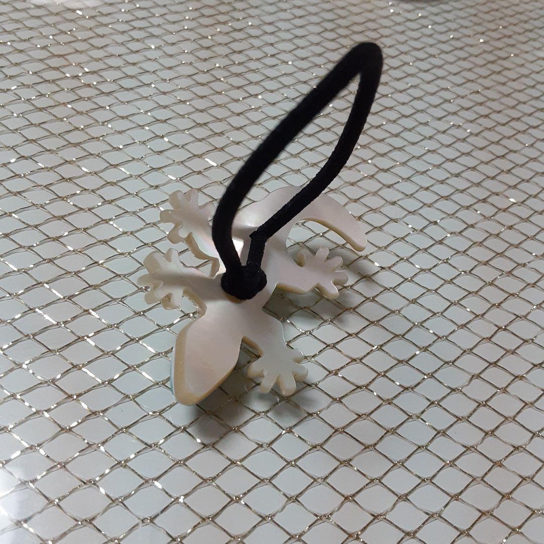 夜光貝　(yuika様。お取引き中)『カエル/ヤモリ』ヘアゴム。