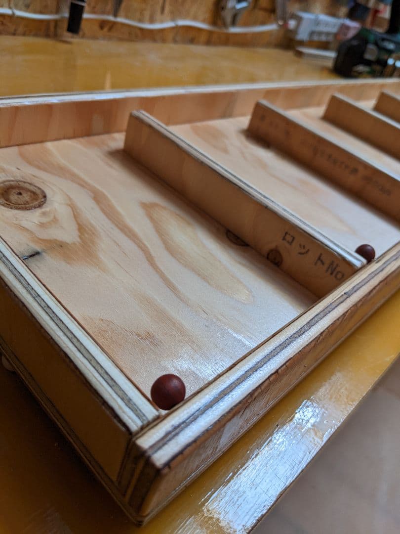 【壁掛本棚付】NARUTO全72巻&表紙を飾れるコミックラック 6冊用×12個