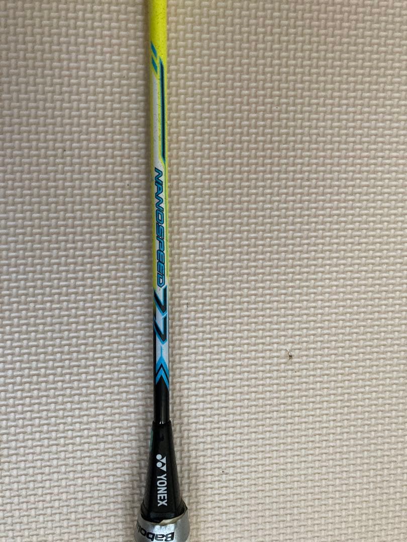 お得！ バドミントンラケット 2本 オーバーグリップ2個 練習球12個