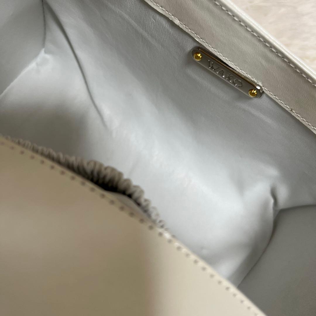 美品✨WAKO ワコウ　ハンドバッグ　ホワイト×ゴールド　自立