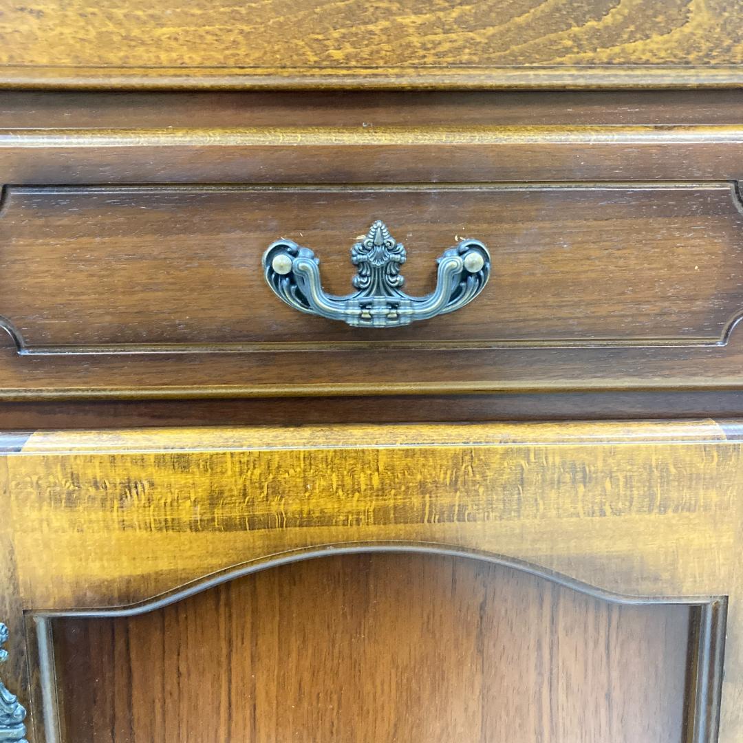 【カリモク】コロニアル　カップボード　食器棚