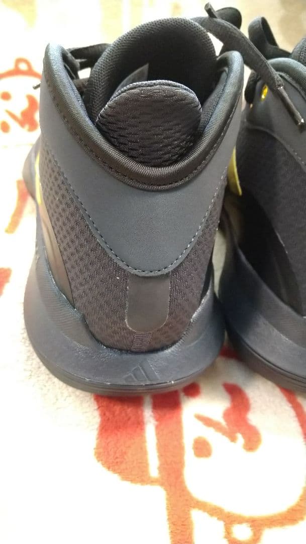 2036✡　adidas バスケットボール　シューズ 27cm IE9278