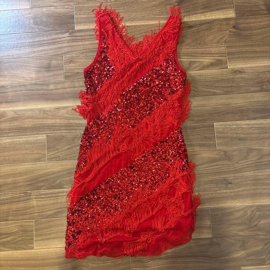 赤のフリンジスパンコールドレス