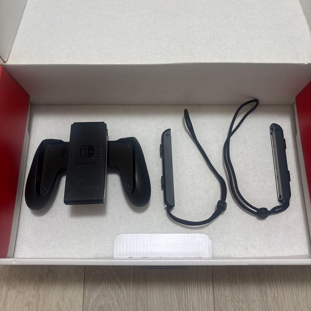 Nintendo Switch 本体 ブラック　外箱付属品完備　スイッチ